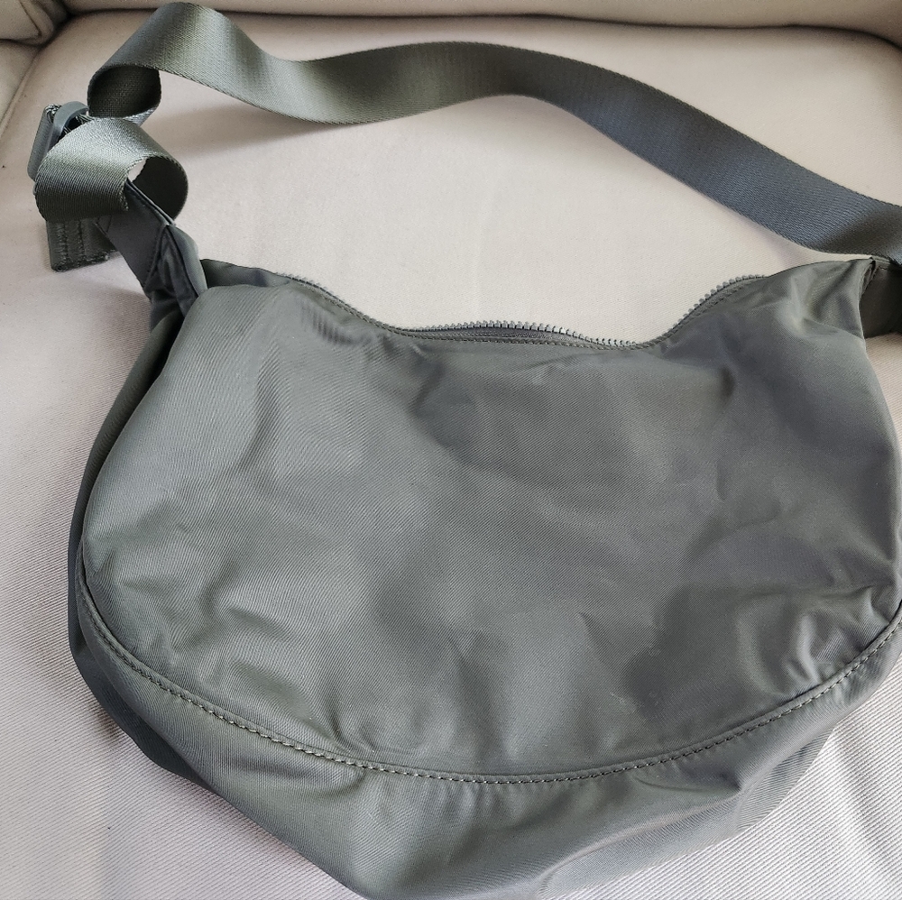 Quince Revive Olive Crescent bag